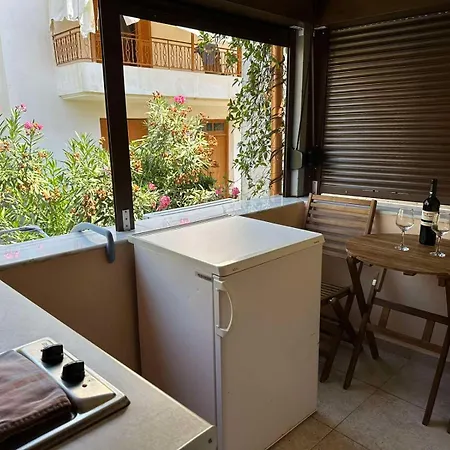 Eleni アパートホテル 3*