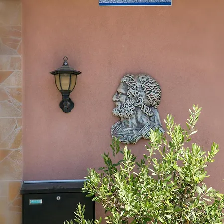 Eleni Lejlighedshotel Skála Marión