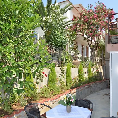 Eleni Lejlighedshotel 3*