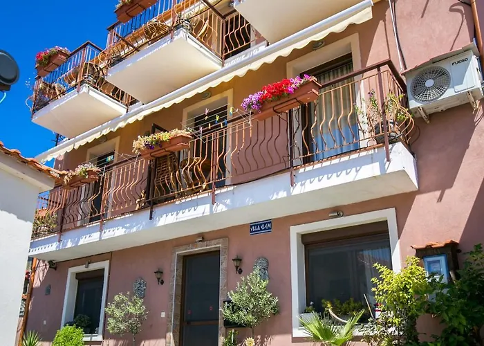 Hotel de apartamente Eleni 3*