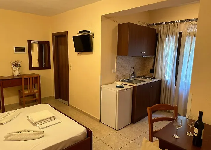 Eleni 3* Skála Marión